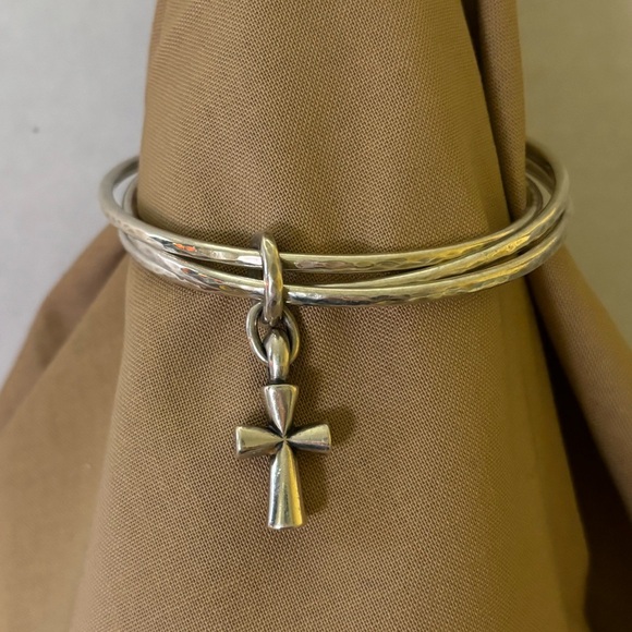 Retired James Avery St Teresa Triple Linked Bracelet size Medium - Picture 2 of 6